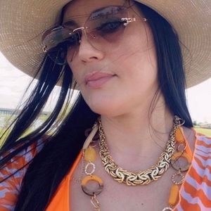 Meet your Posher, Laritza